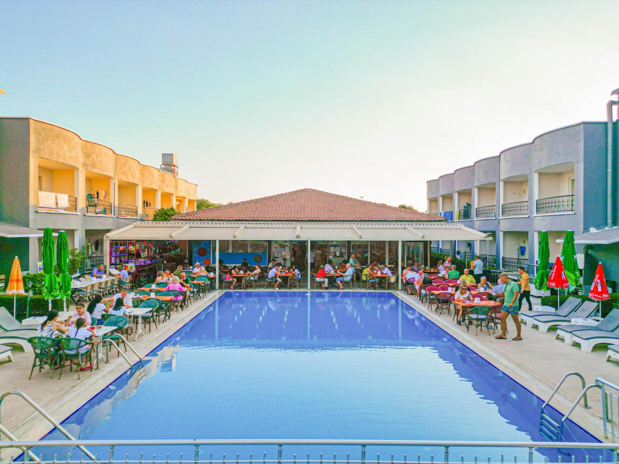 Sayanora Hotel Side Exterior photo